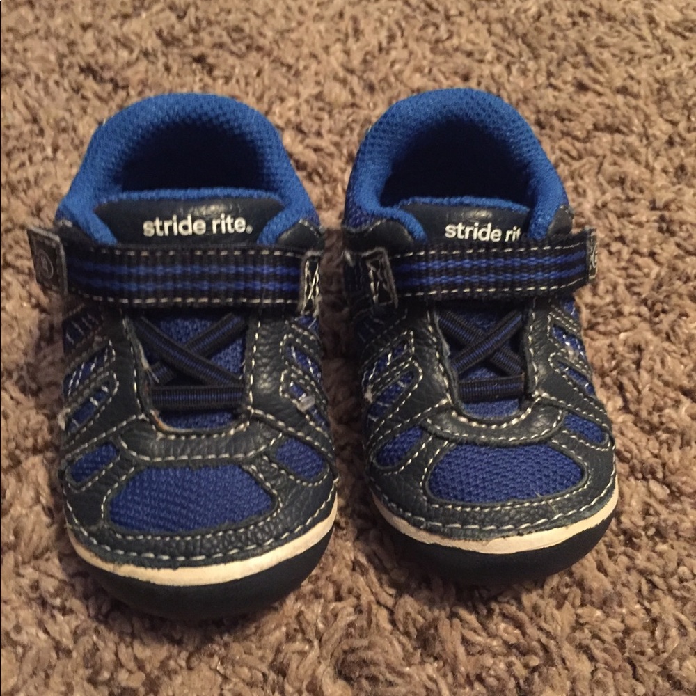 Boys Stride Rite size 3 blue shoes